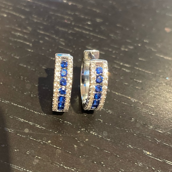 Beautiful white and blue stone earrings - Picture 3 of 3